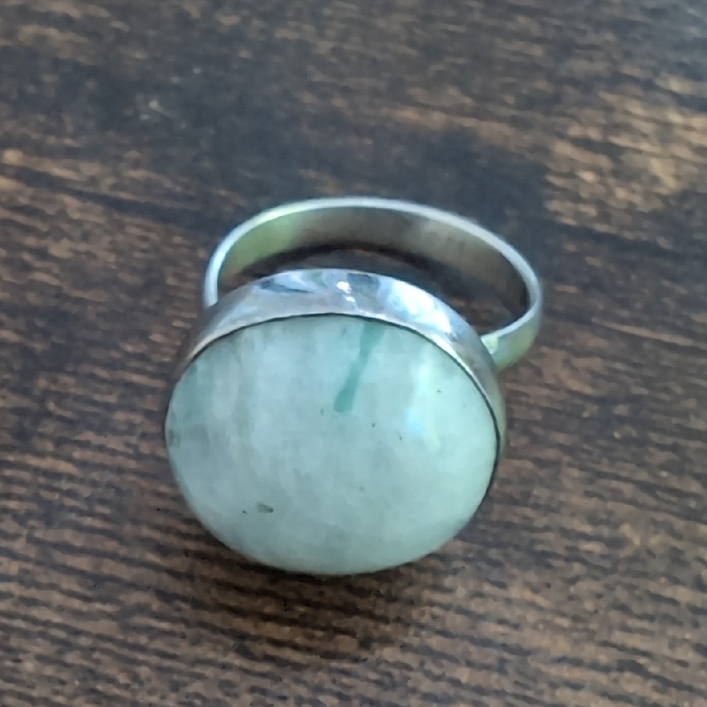 Elegant Silver and Green Stone Ring